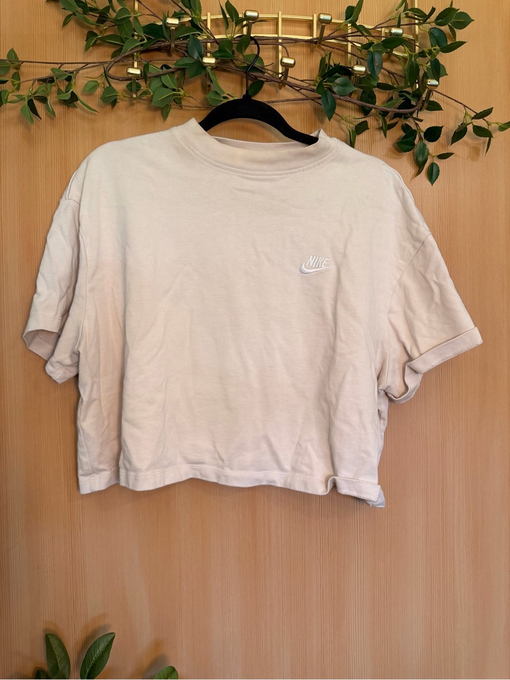 Nike Cream Cropped Boxy T-Shirt Embroidered Logo Oversized Fit Women’s